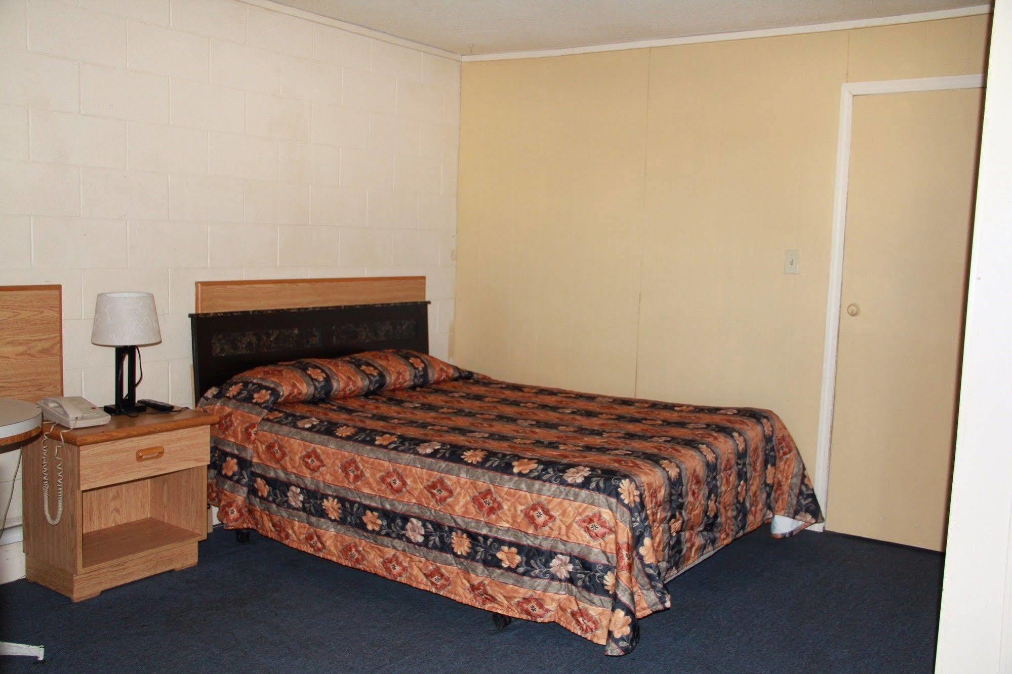 Bluebird Motel Innisfail Eksteriør bilde